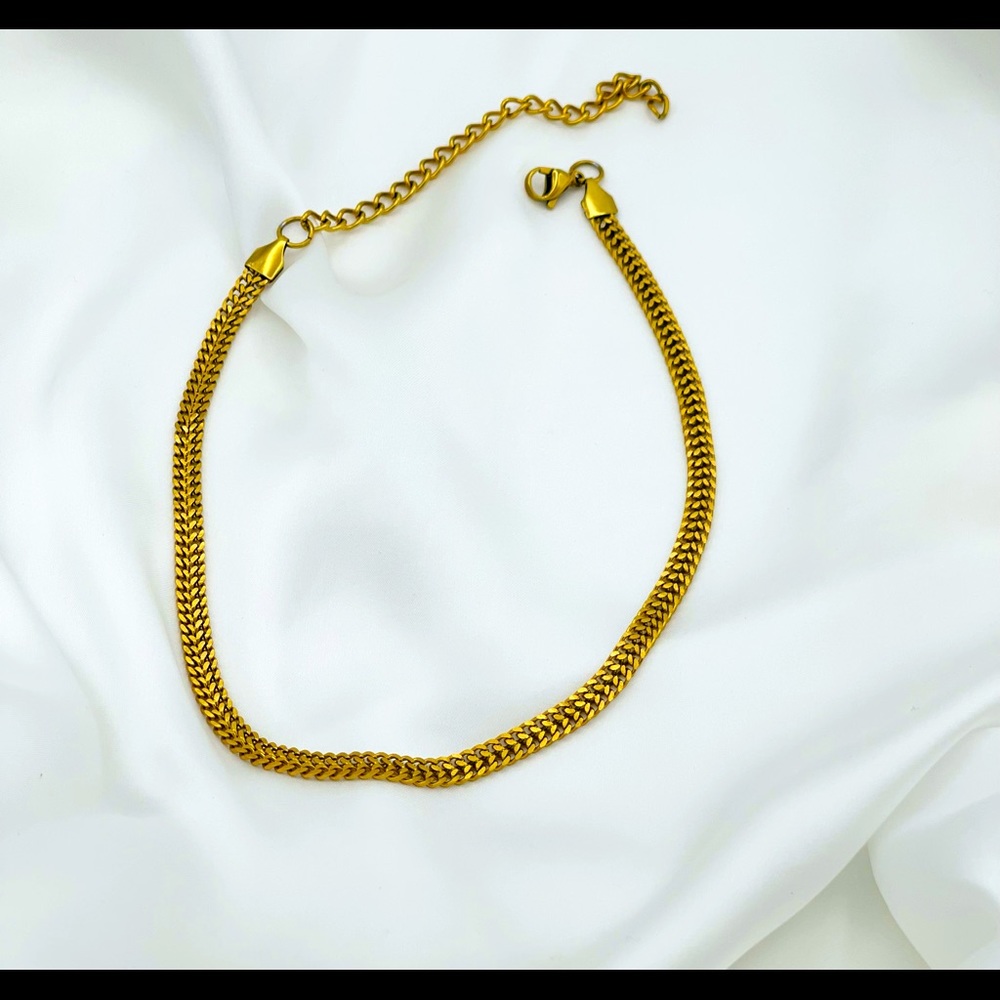 Stylish & Trendy Choker, perfect for layering